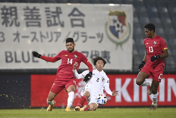 japon-panamefe4.jpg Andrés Andrade y Sei Muroya de Jpaón. Foto:EFE