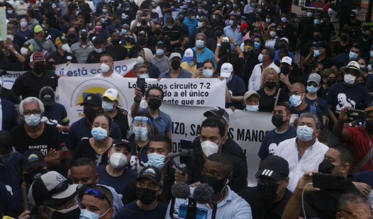 Miles de personas acudieron ala marcha convocada por el partido Realizando Metas. Archivo