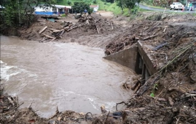 Moradores del sector de Río Sereno, en Renacimiento provincia de Chiriquí, reportaron el desbordamiento del río Guisado que ha provocado inundaciones en varias viviendas y derrumbes en algunas vías.