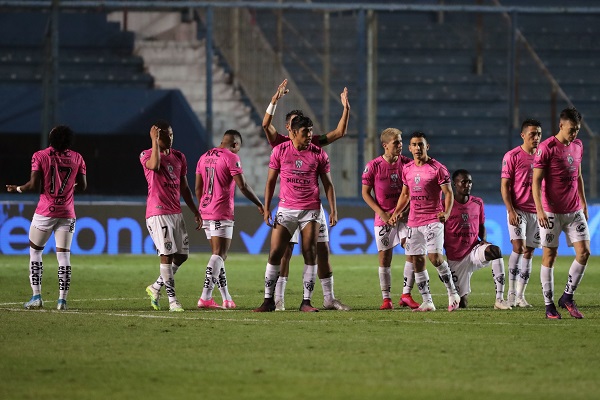 Jugadores de Independiente en los tiros penales. Foto:EFE