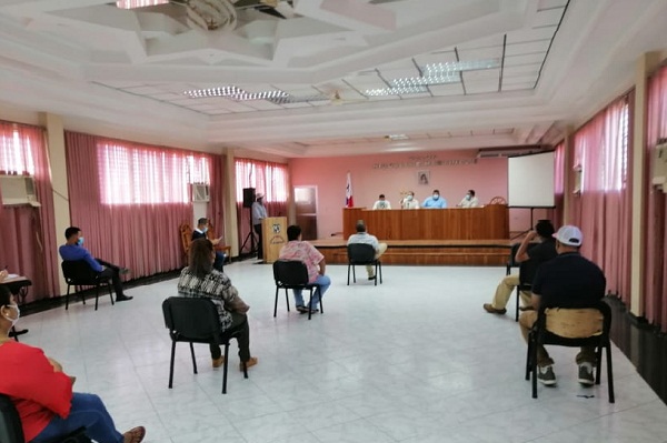 Los reclamos de los comerciantes fueron escuchados por las autoridades santeñas. Foto: Thays Domínguez