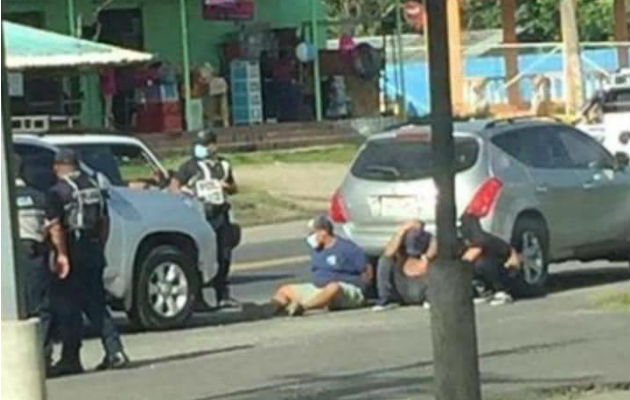 La Policía Nacional caturó a los antisociales a la altura del corregimiento de Buena Vista. Foto: Diómedes Sánchez S.