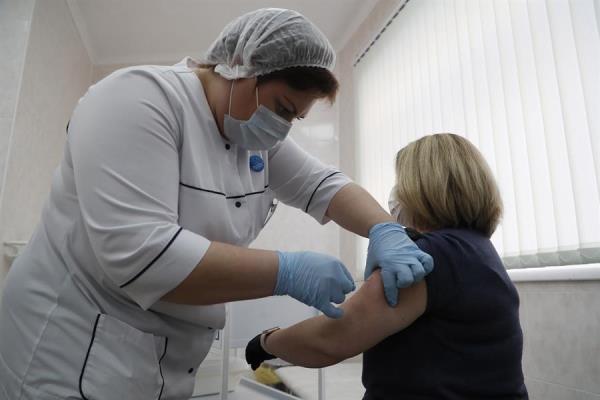 La vacunación, de carácter voluntario, se efectúa mediante cita previa. EFE