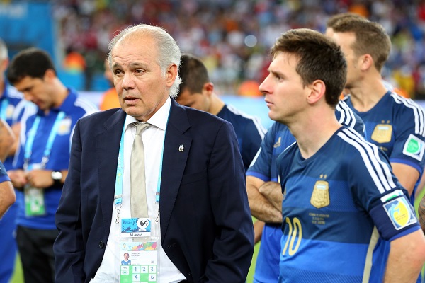 Alejandro Sabella y Messi en la final del mundial de Brasil 2014. Foto:EFE