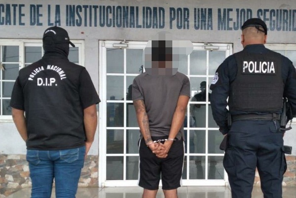 Las autoridades detuvieron a varias personas en varios operativos policiales.