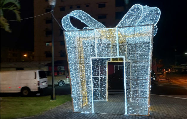 Los adornos permanecerán durante todo el mes de enero de 2021.  Foto: Diómedes Sánchez S.