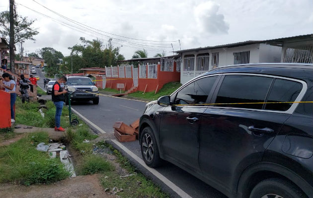 Todo el perímetro de la escena del crimen fue acordonado con cinta amarilla. Foto: Diómedes Sánchez S.
