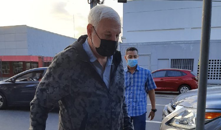 Ricardo Martinelli acude a la Fiscalía a interponer la denuncia. Archivo