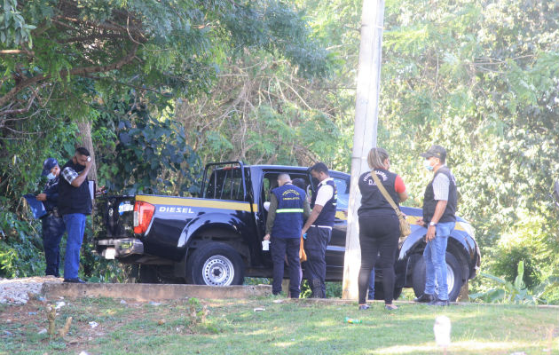 Peritos en Criminalística encontraron en un herbazal un proveedor y varios casquillos. Foto: Eric A. Montenegro.