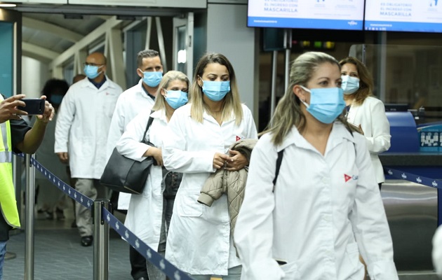 Los médicos cubanos reforzarán la lucha contra la COVID-19 en Panamá.