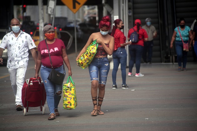 A la fecha se aplicaron 16.375 pruebas de detección de contagio de COVID-19 en Panamá, para un porcentaje de  positividad de 20.8% . Foto: Víctor Arosemena