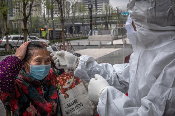 China lleva meses con la epidemia prácticamente bajo control, sin registrar además ningún fallecimiento desde mediados de mayo. Foto: EFE