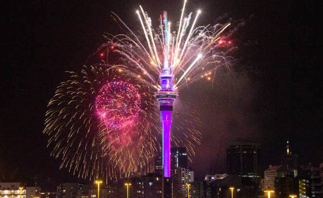 Los fuegos artificiales fueron la gran atracción del recibimiento del nuevo año en Nueva Zelanda. 