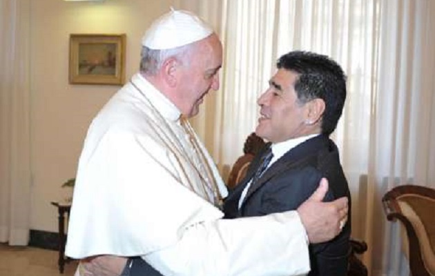 El Papa recordó con cariño a Maradona.