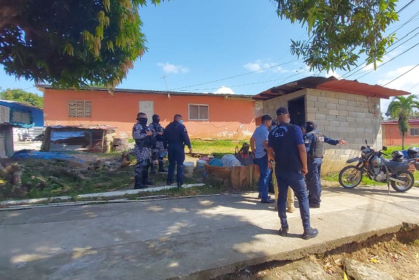 La Policía Nacional se trasladó al lugar para tratar de capturar a los pistoleros en varios sectores de Puerto Escondido. 