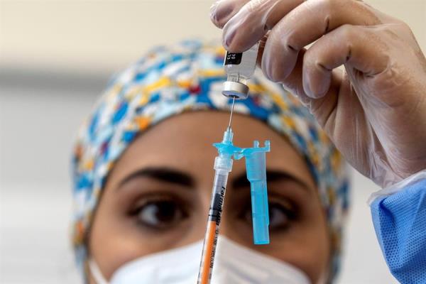 La empresa ReiThera busca desarrollar 100 millones de dosis por año. EFE