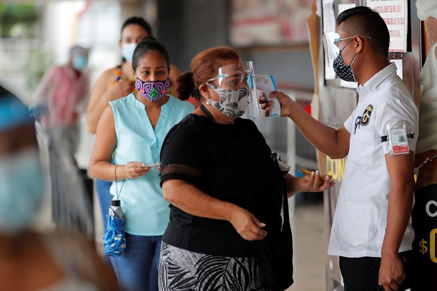 Desde este lunes y hasta el 14 de enero se aplica la movilidad por género y último número de la cédula en las provincias de Panamá y Panamá Oeste. Foto: EFE