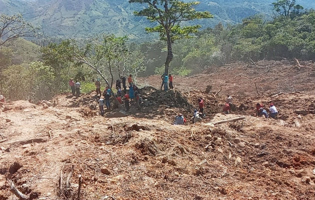 Personal del Sinaproc fue trasladado desde David hasta la comarca Ngäbe-Buglé. Foto: Mayra Madrid