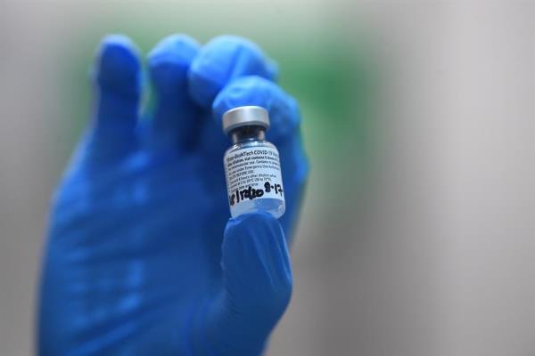 El desembolso de seis millones de dólares para la adquisición del primer lote de vacunas se realizó el 28 de diciembre de 2020.