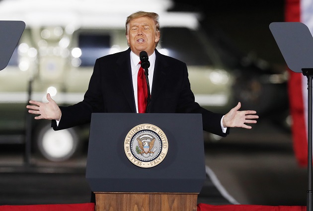 La plataforma señaló que los mensajes de Donald Trump tienen riesgo de 'incitar a la violencia'. Foto: EFE