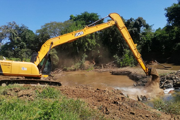 A través de esta represa, se logrará subir el nivel del agua y así evitar los problemas que se suscitaron el año pasado con el bajo caudal del afluente.