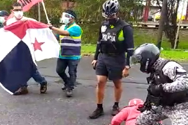 Los integrantes de Suntracs y Frenadeso se organizaron en la entrada de la ciudad de Colón, antes de las 10:00 a.m.