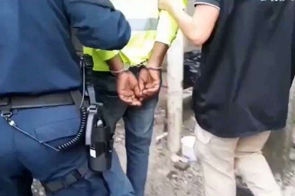 Estos ocho detenidos serán puestos a órdenes de las autoridades competentes.