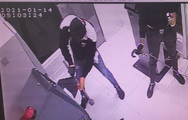 Una fotografía del video de una cámara de vigilancia muestra que el hurto se ejecutó este jueves 14 de enero. 