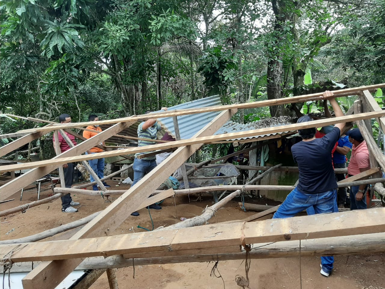La vivienda de Isidra García fue afectada por las fuertes lluvias que cayeron el pasado  mes de noviembre en Veraguas. Foto: Melquiades Vásquez