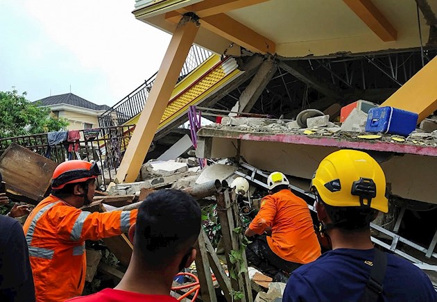Al menos 34 personas muertas y 637 heridas dejó sismo en Indonesia. Foto:EFE