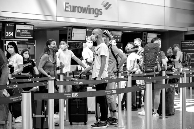 Un estudio de IATA refleja que el viajar por avión no aumenta las posibilidades de contagio, aunque siempre las aglomeraciones en los aeropuertos son tema de cuidado. Foto: EFE.