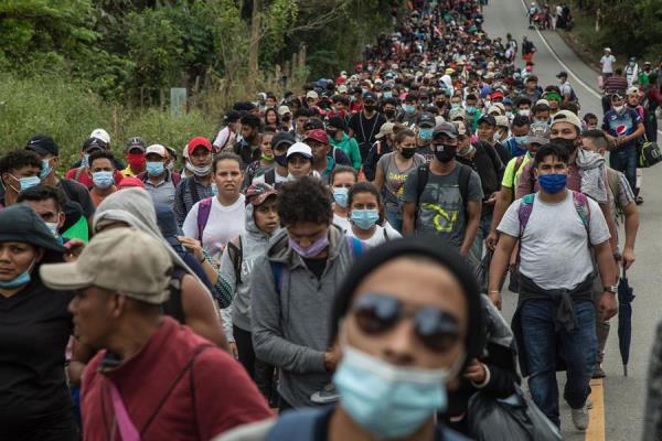 Los caminantes dicen huir de la inseguridad, la pobreza y la falta de oportunidades de empleo en Honduras. EFE