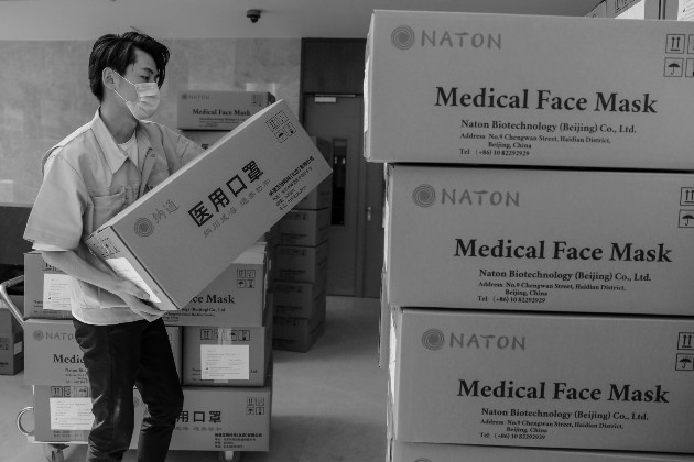 China donó 150.000 máscaras, decenas de ventiladores, monitores, ventiladores, 50.000 kits de prueba y 100.000 máscaras médicas. Foto: EFE.