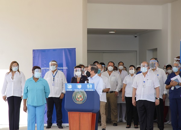 El presidente Laurentino Cortizo hizo un recorrido hoy por la Ciudad de la Salud. 