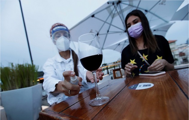 Los restaurantes al aire libre pueden irse preparando, según el Minsa.