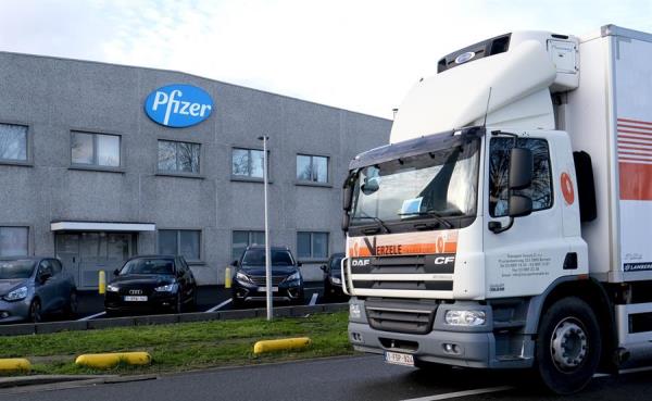 Pfizer ha reducido las vacunas enviadas alegando dificultades de producción. EFE