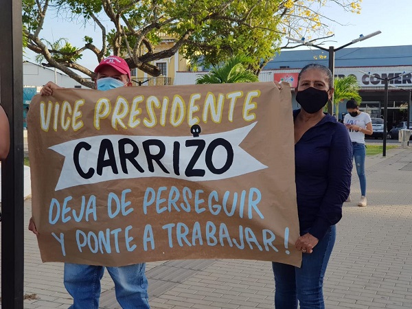 Los manifestantes gritaron consignas en contra del vicepresidente José Gabriel Carrizo. 