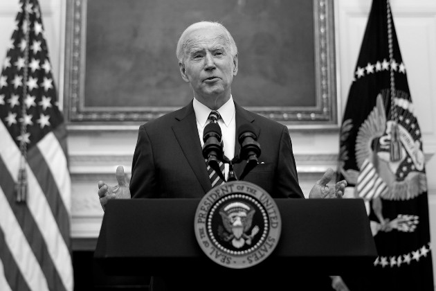 El presidente Joe Bden pronuncia un discurso sobre las medidas que emprenderá su gobierno ante la crisis económica de Estados Unidos. Foto: EFE.