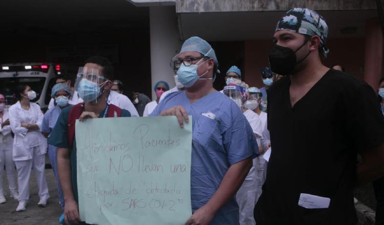 Los médicos en formación aseguran ser los más expuestos al virus, por los turnos que tienen que realizar, a veces hasta de 36 horas. Foto de Víctor Arosemena