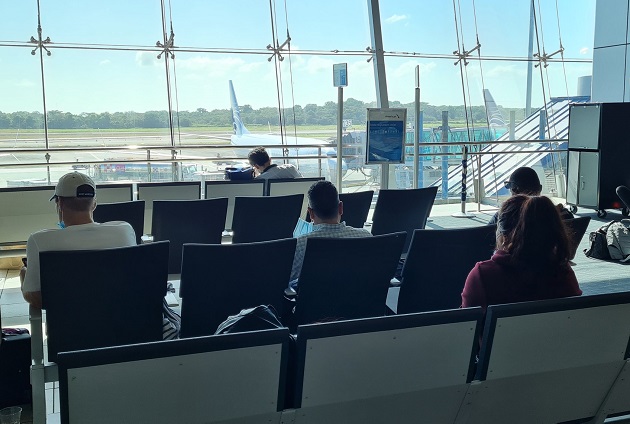 Altas medidas de bioseguridad se mantienen en el Aeropuerto Internacional de Tocumen. 