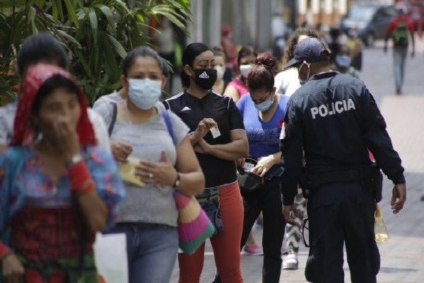 Sucre informó además que se mantendrá la restricción para el acceso a los comercios anunciados de acuerdo al género.