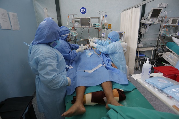 Para pacientes hospitalizados, la OMS recomienda la utilización de anticoagulantes en dosis bajas, con el fin de prevenir graves trombosis. Foto: EFE