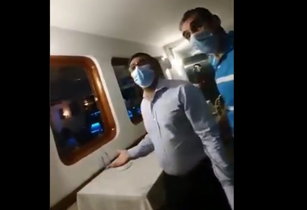 Imagen del video del dueño del restaurante La Fragata, en el momento que enfrentaba al funcionario. 