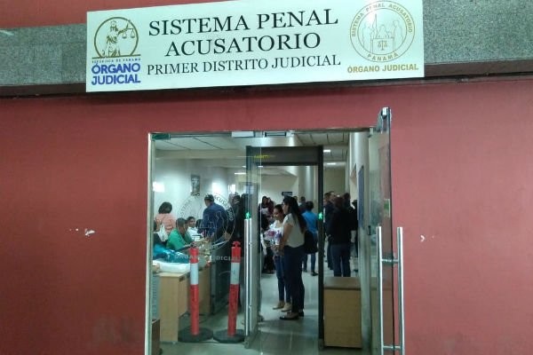 En una audiencia desarrollada en las instalaciones del Sistema Penal Acusatorio (SPA) de Plaza Ágora este jueves, 28 de enero de 2021, la Juez de Garantías, tomó la decisión, luego de escuchar los argumentos tanto del Ministerio Público como de las Defensas.