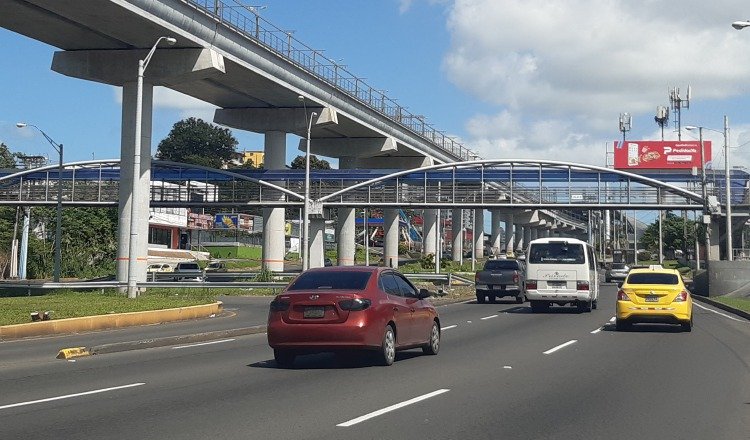 Los vehículos registrados en el área metropolitana sobrepasan los 900 mil. Archivo