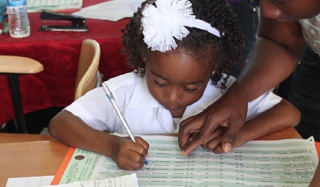 Un total de 70 mil nuevos estudiantes recibirán el doble beneficio del Ifarhu. Foto: Archivos