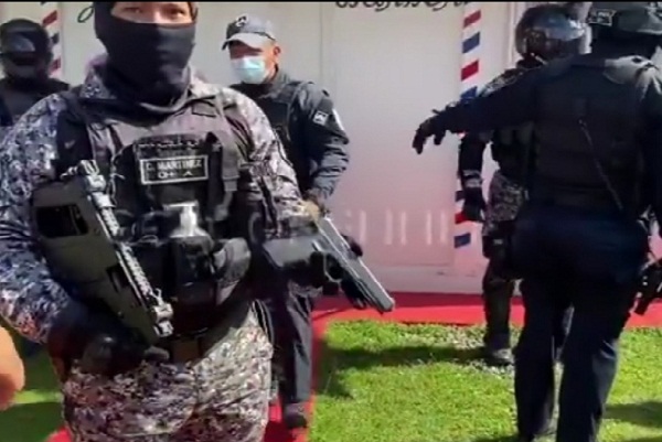 Entre los detenidos la Policía Nacional incautó un arma de fuego. Entre los detenidos la Policía Nacional incautó un arma de fuego.