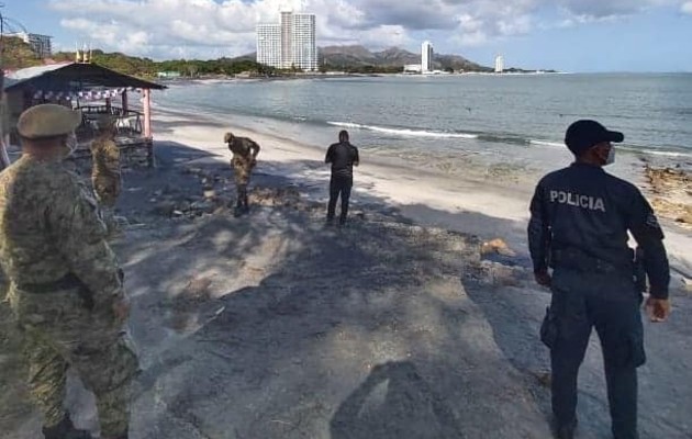 A pesar de las restricciones, sorprenden a personas vendiendo y consumiendo licor en balnearios en Chame Las sanciones fueron impuestas en base al Decreto Ejecutivo N°1688 expedido por el Gobierno Central, y que establecía medidas sanitarias y restricción de movilidad en las provincias de Panamá y Panamá Oeste, debido al alto número de contagios del Coronavirus SAR-CoV2.