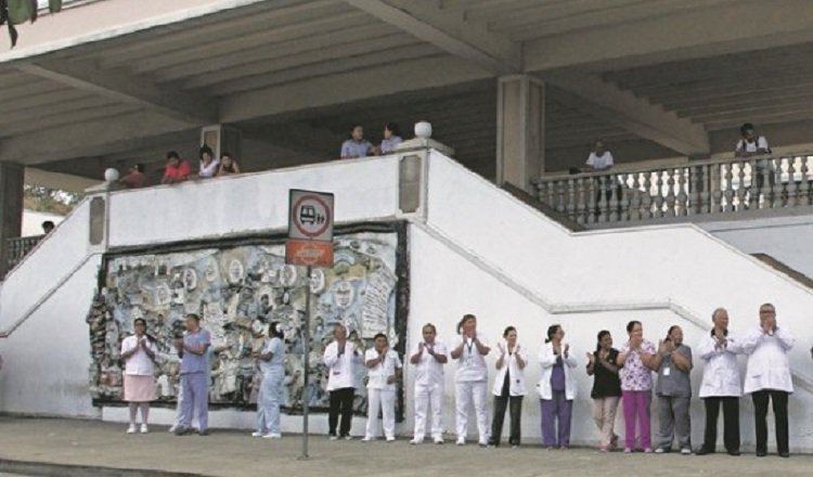 Anteriormente, estos funcionarios han realizado protestas para que se les pague.  Foto de archivo