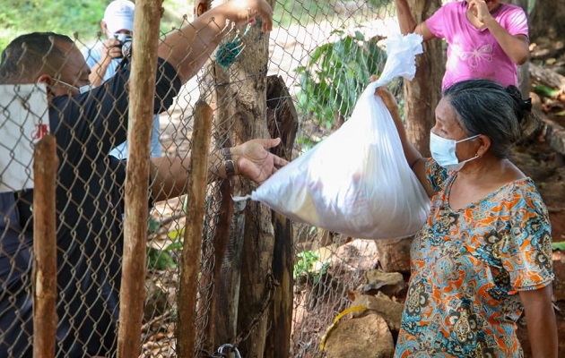 La distribución de bolsas con comida empezó desde esta semana.